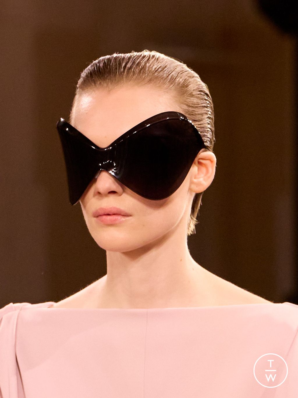 Fashion Week Paris Spring/Summer 2026 look 9 from the Balenciaga collection womenswear accessories