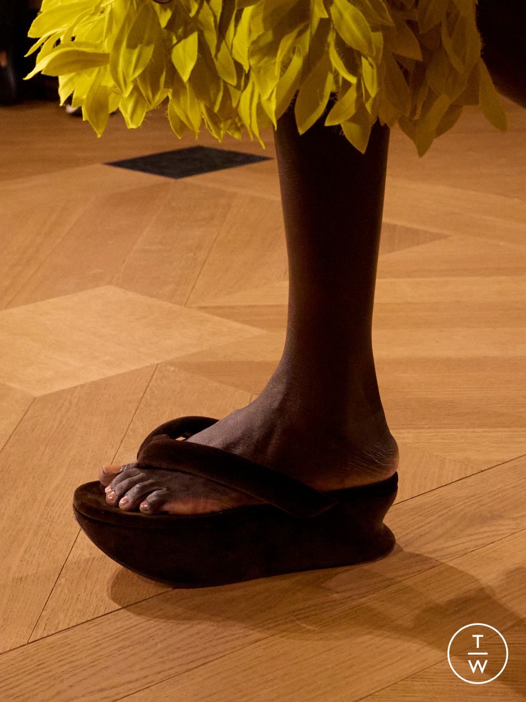 Fashion Week Paris Spring/Summer 2026 look 30 from the Balenciaga collection womenswear accessories