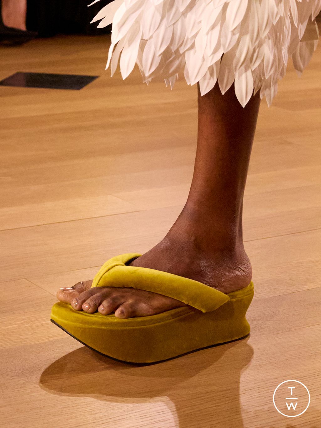 Fashion Week Paris Spring/Summer 2026 look 25 from the Balenciaga collection womenswear accessories