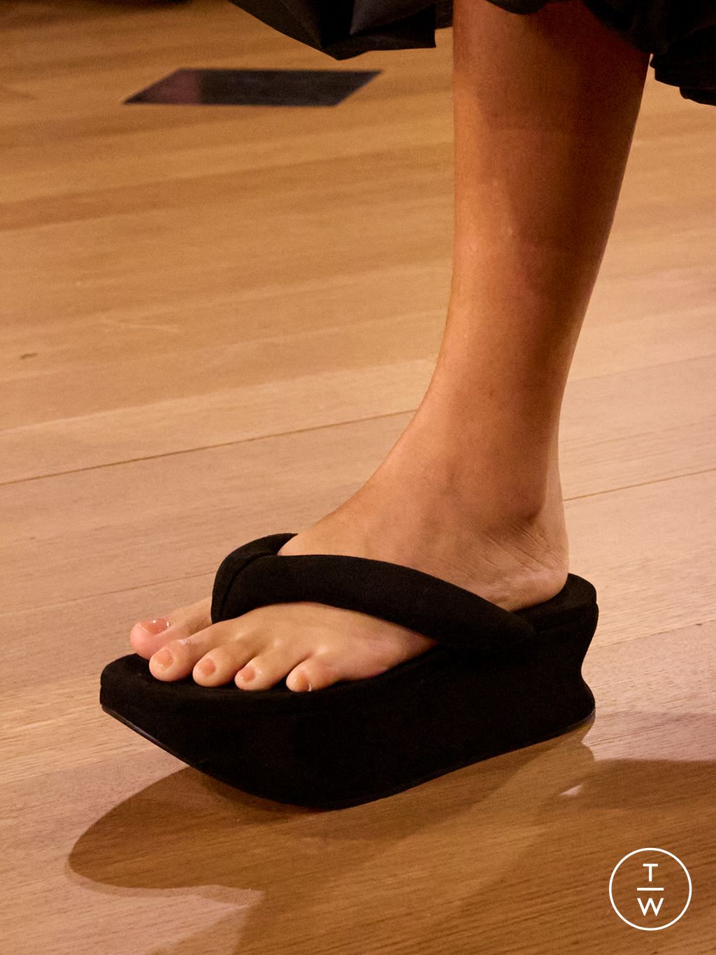 Fashion Week Paris Spring/Summer 2026 look 17 from the Balenciaga collection womenswear accessories