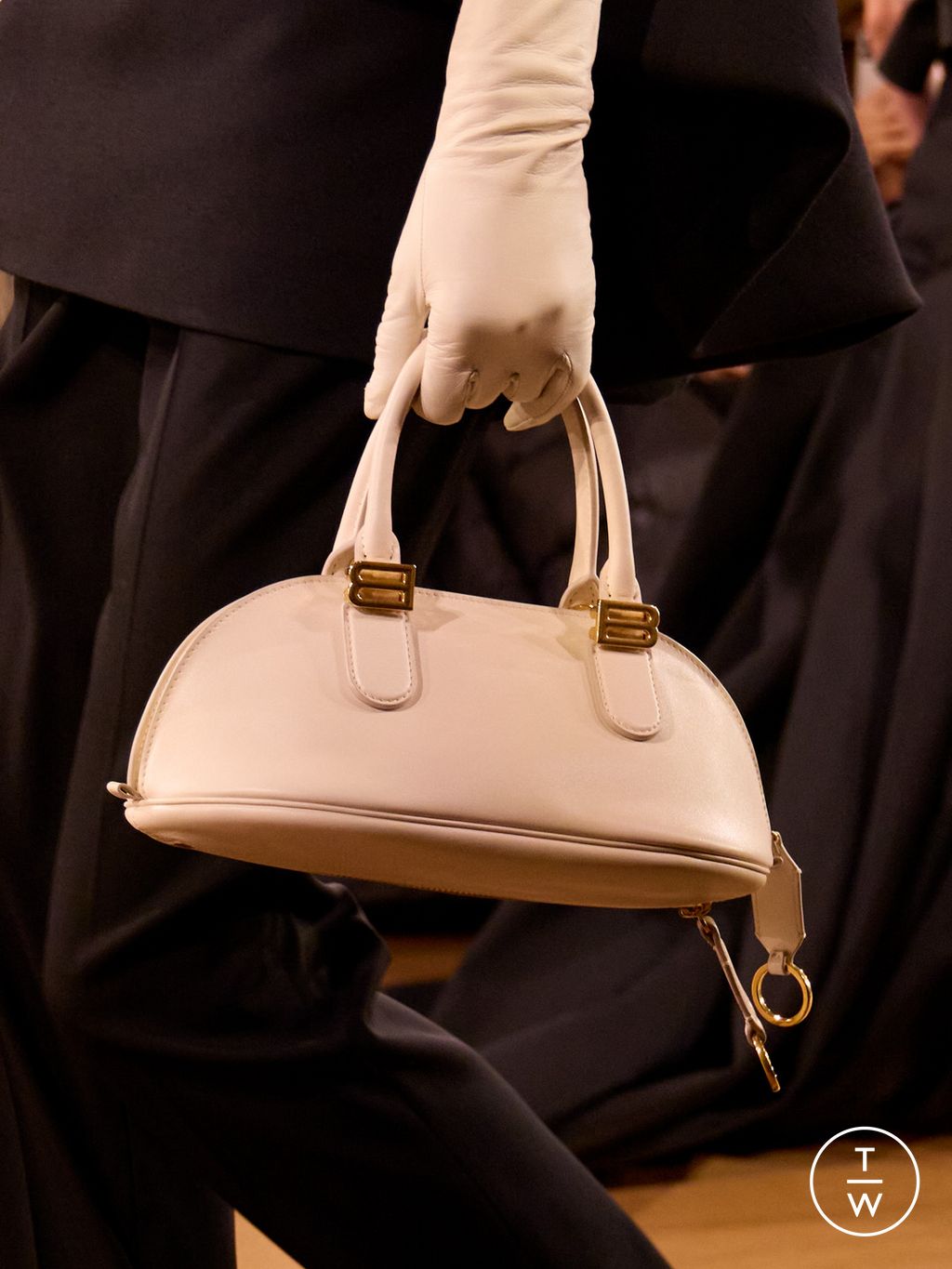 Fashion Week Paris Spring/Summer 2026 look 23 from the Balenciaga collection womenswear accessories