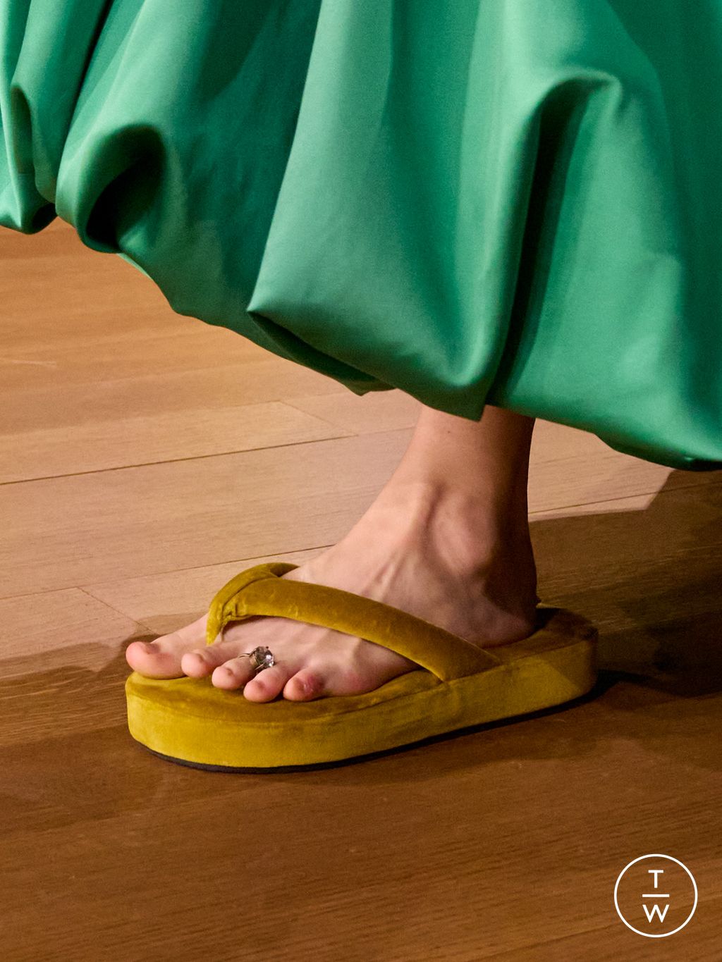 Fashion Week Paris Spring/Summer 2026 look 29 from the Balenciaga collection womenswear accessories