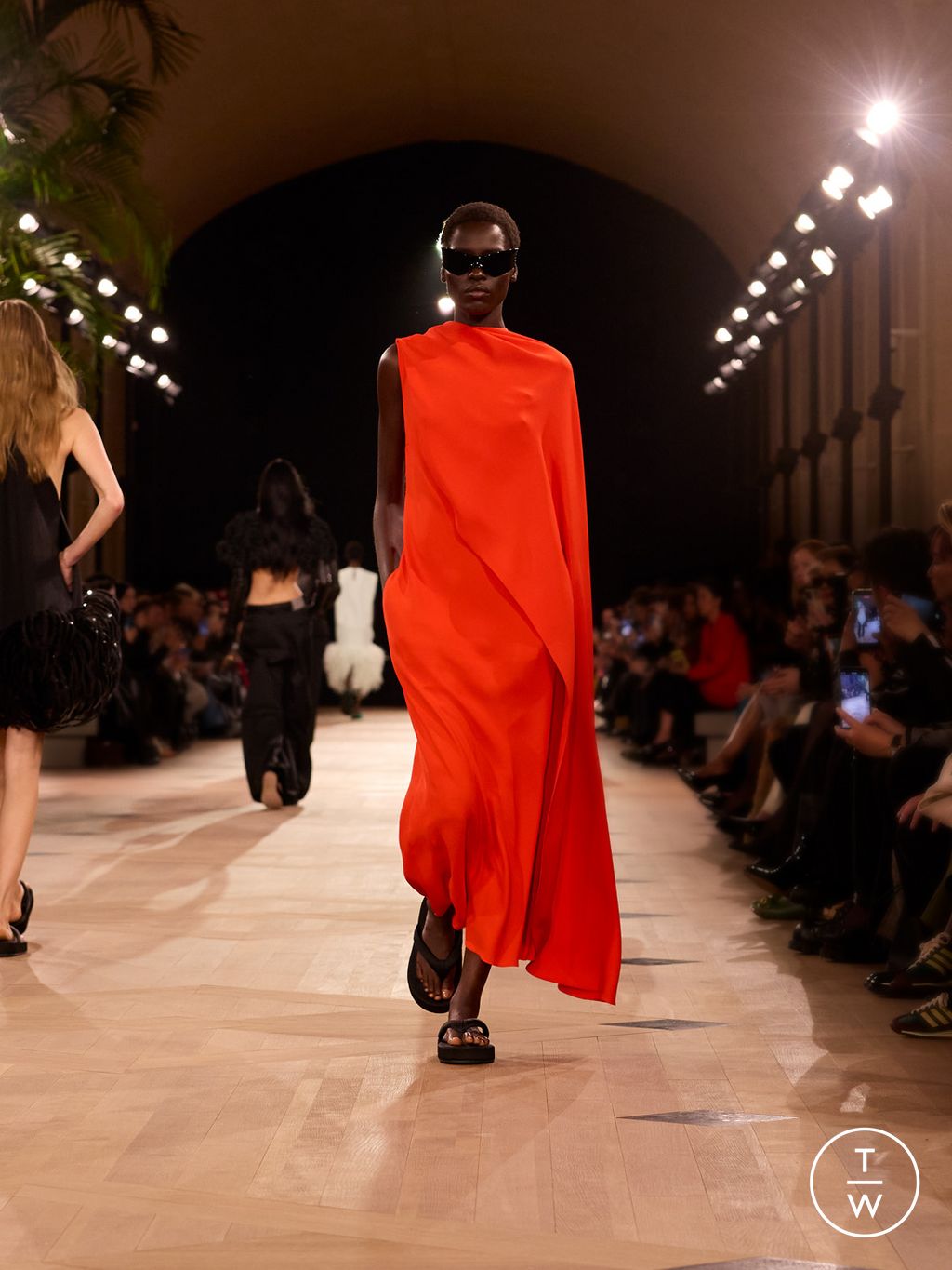 Fashion Week Paris Spring/Summer 2026 look 17 from the Balenciaga collection womenswear