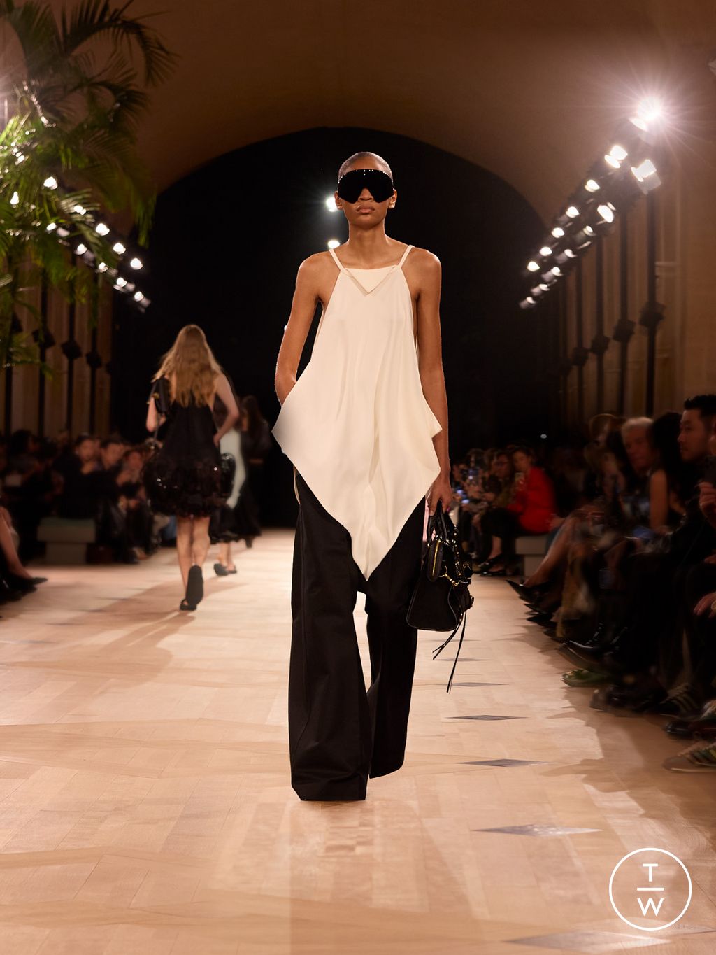 Fashion Week Paris Spring/Summer 2026 look 18 from the Balenciaga collection 女装