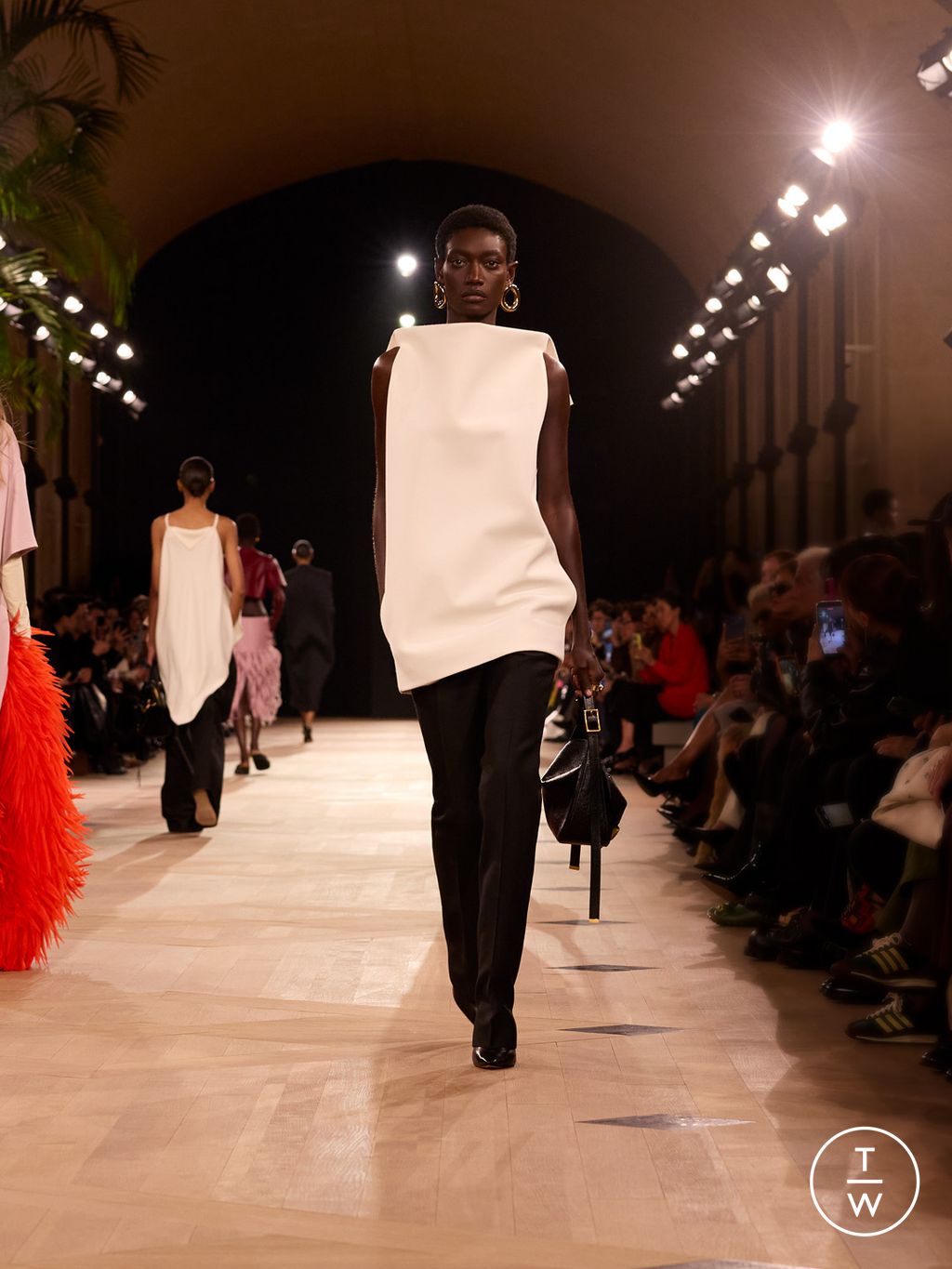 Fashion Week Paris Spring/Summer 2026 look 20 from the Balenciaga collection 女装