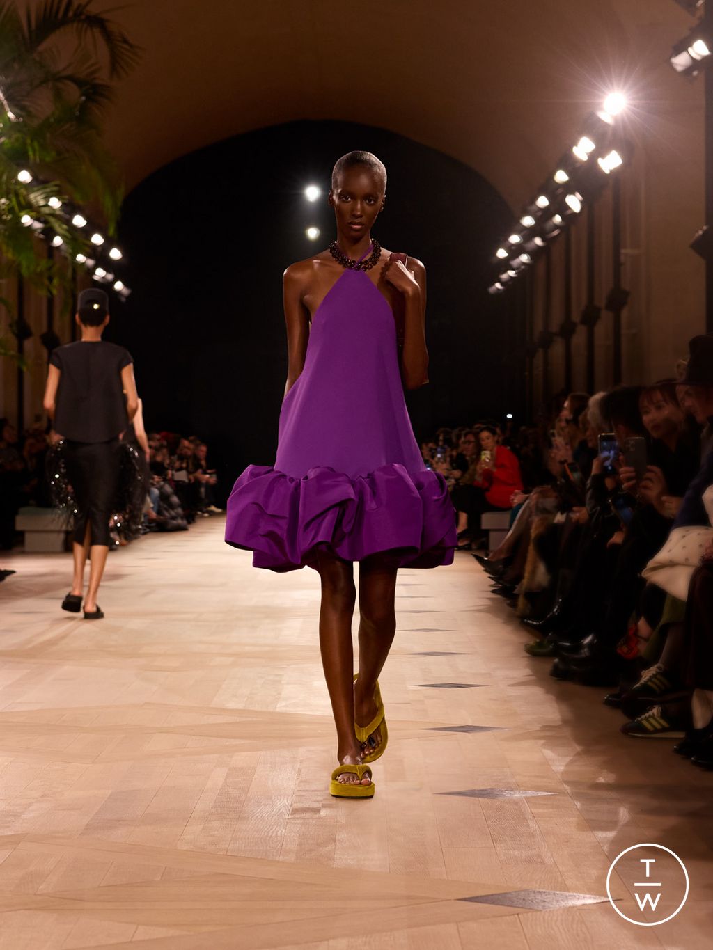 Fashion Week Paris Spring/Summer 2026 look 27 from the Balenciaga collection womenswear