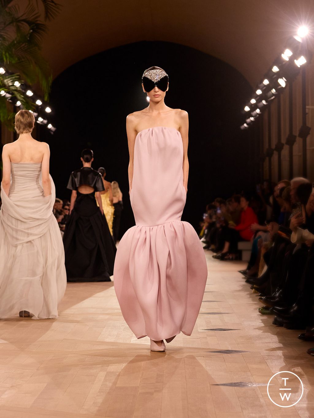 Fashion Week Paris Spring/Summer 2026 look 53 from the Balenciaga collection womenswear