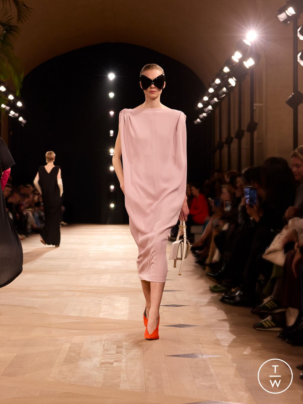 Fashion Week Paris Spring/Summer 2026 look 7 from the Balenciaga collection womenswear
