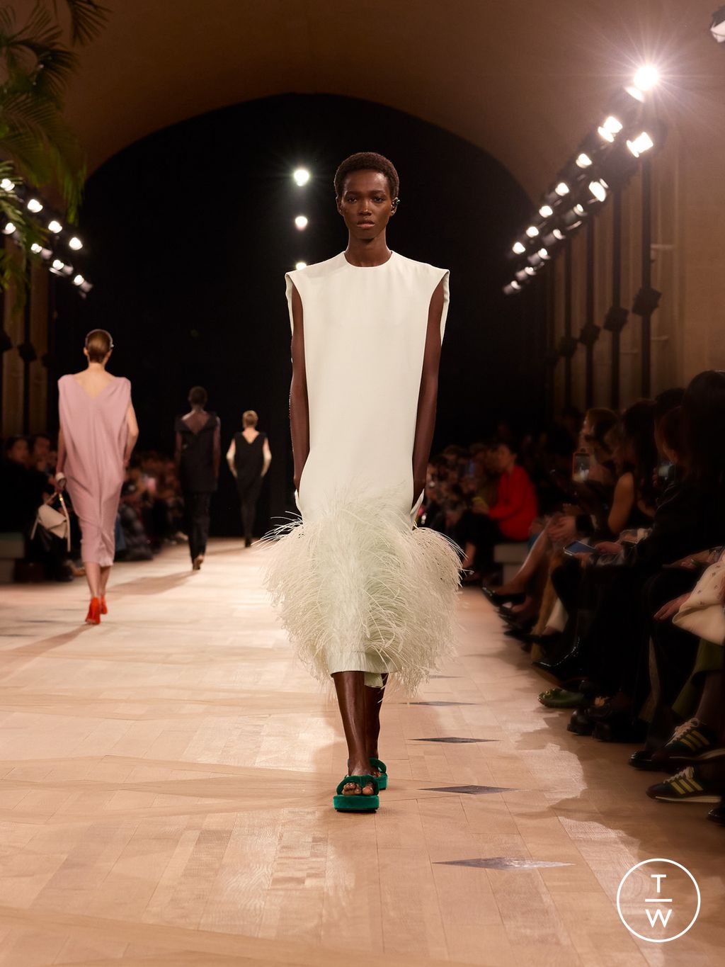 Fashion Week Paris Spring/Summer 2026 look 9 from the Balenciaga collection womenswear