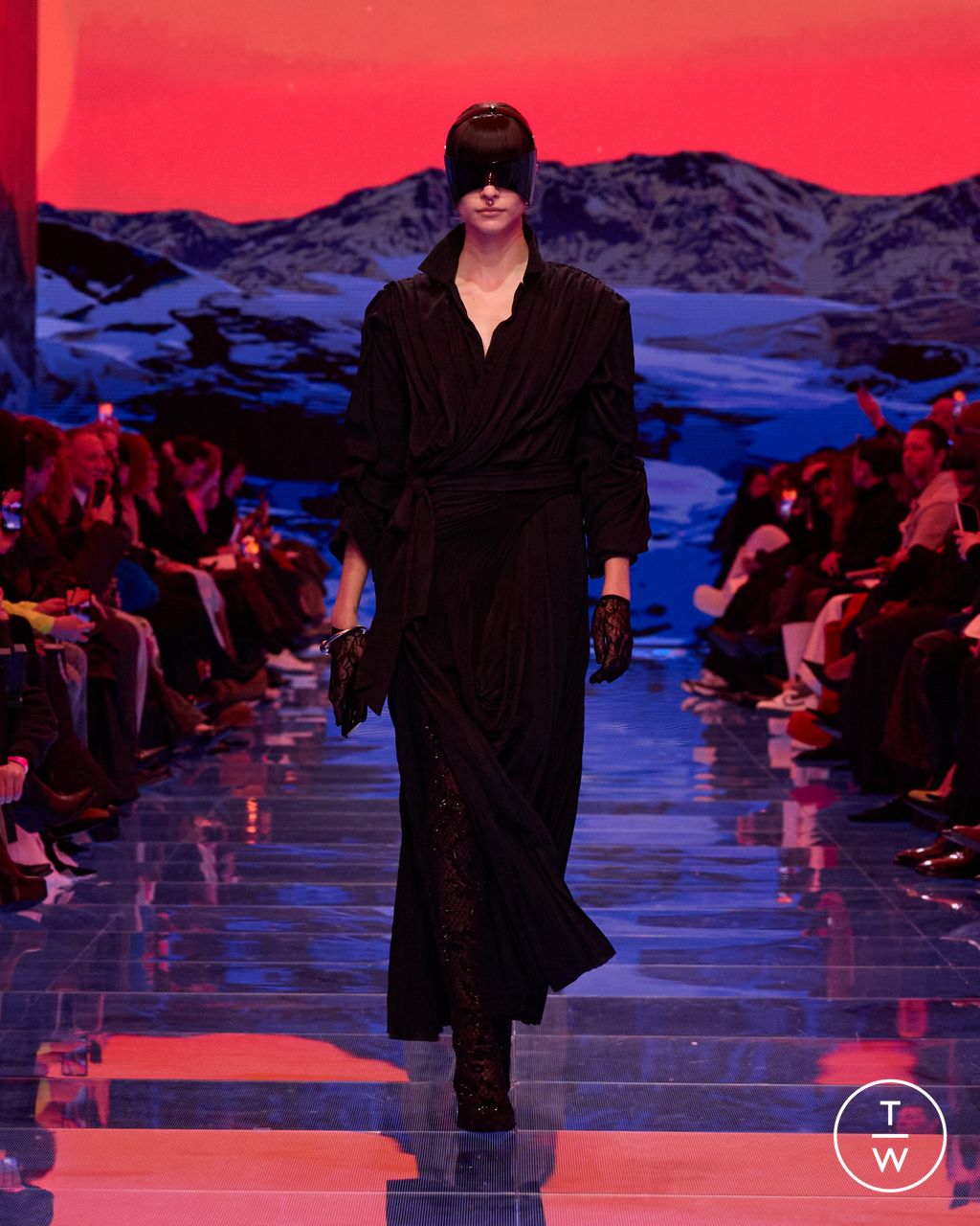 Fashion Week Paris Fall/Winter 2024 look 10 from the Balenciaga collection womenswear
