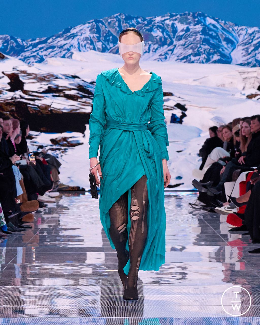 Fashion Week Paris Fall/Winter 2024 look 14 de la collection Balenciaga womenswear