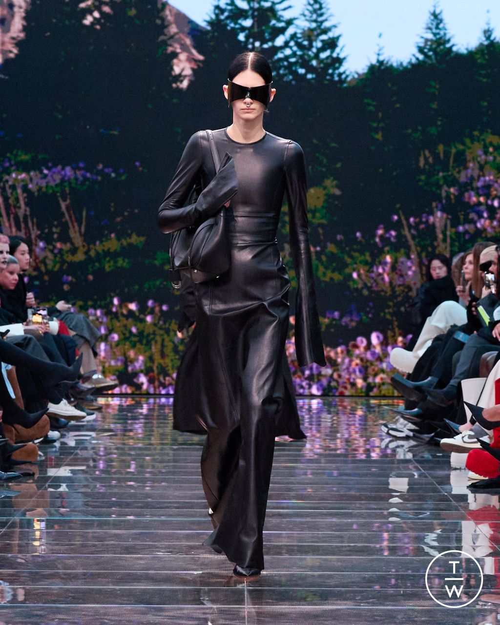 Fashion Week Paris Fall/Winter 2024 look 16 from the Balenciaga collection womenswear
