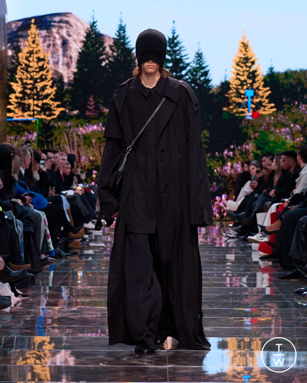 Fashion Week Paris Fall/Winter 2024 look 17 from the Balenciaga collection womenswear