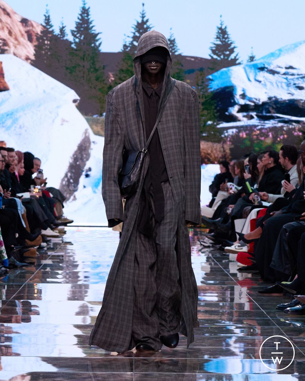Fashion Week Paris Fall/Winter 2024 look 19 de la collection Balenciaga womenswear