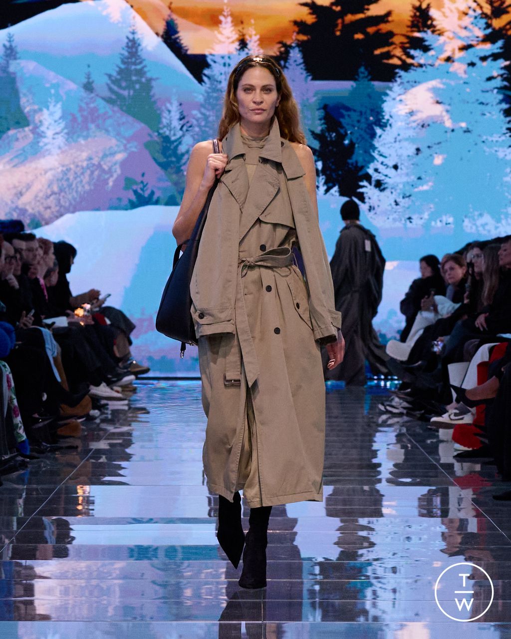 Fashion Week Paris Fall/Winter 2024 look 20 from the Balenciaga collection womenswear