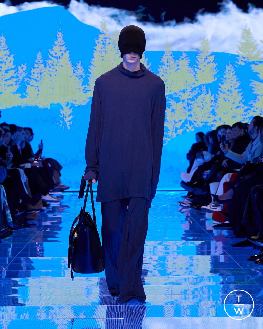 Fashion Week Paris Fall/Winter 2024 look 21 de la collection Balenciaga womenswear