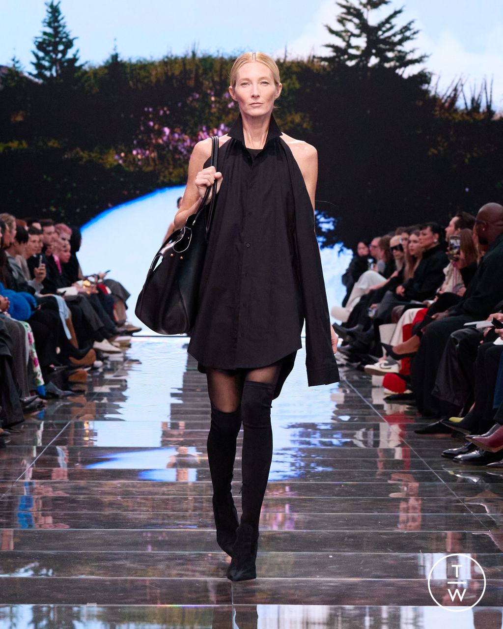 Fashion Week Paris Fall/Winter 2024 look 22 from the Balenciaga collection 女装