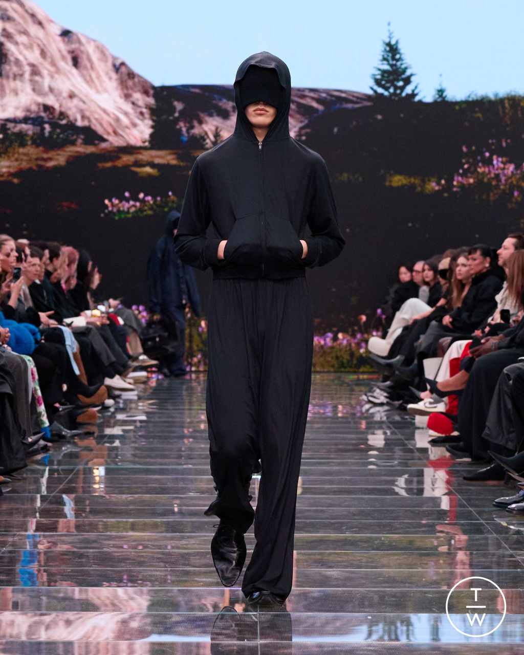 Fashion Week Paris Fall/Winter 2024 look 23 de la collection Balenciaga womenswear