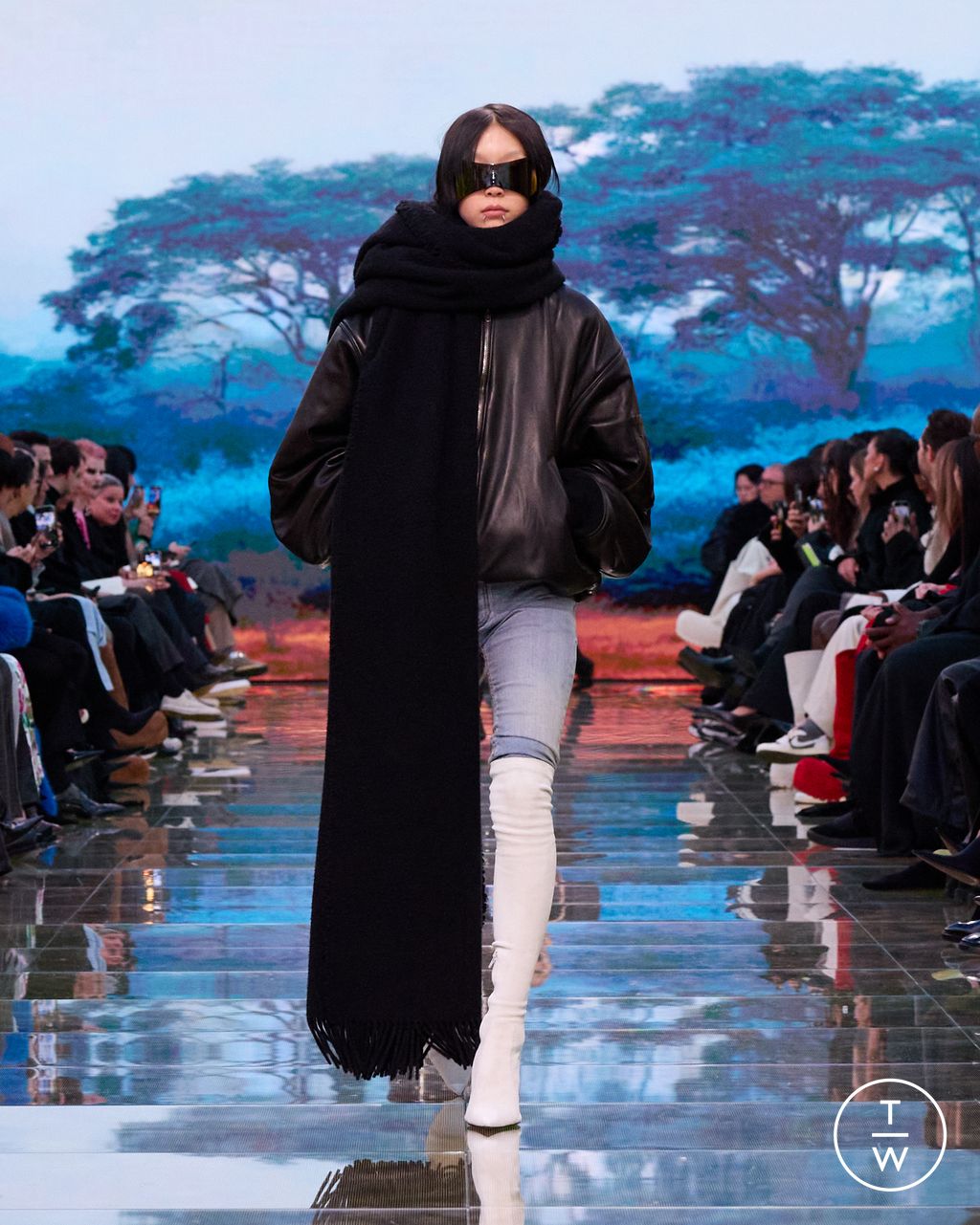 Fashion Week Paris Fall/Winter 2024 look 28 from the Balenciaga collection womenswear