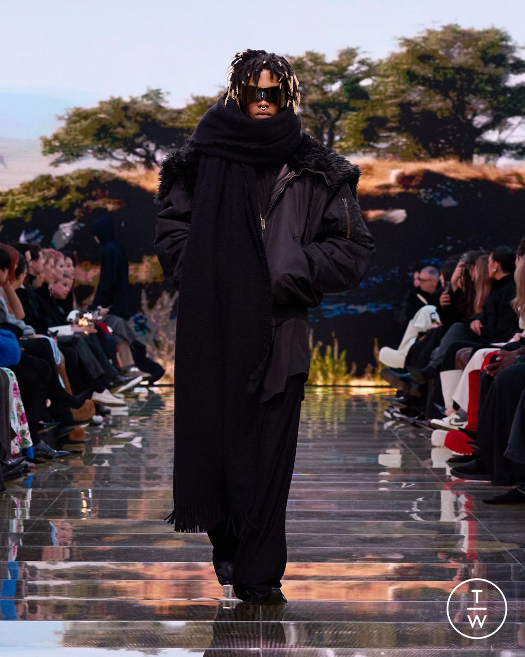 Fashion Week Paris Fall/Winter 2024 look 31 de la collection Balenciaga womenswear