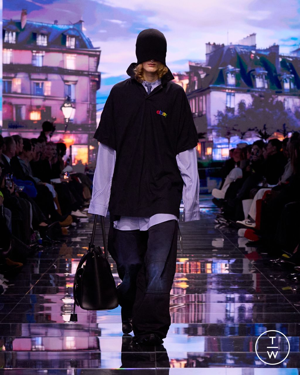 Fashion Week Paris Fall/Winter 2024 look 37 from the Balenciaga collection womenswear