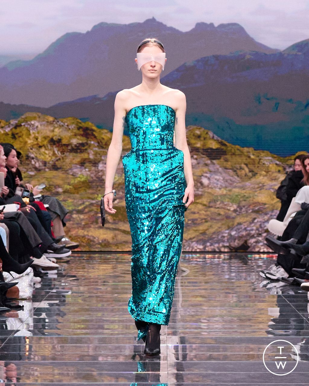 Fashion Week Paris Fall/Winter 2024 look 3 from the Balenciaga collection 女装