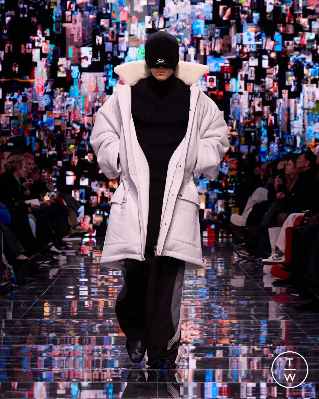Fashion Week Paris Fall/Winter 2024 look 43 de la collection Balenciaga womenswear