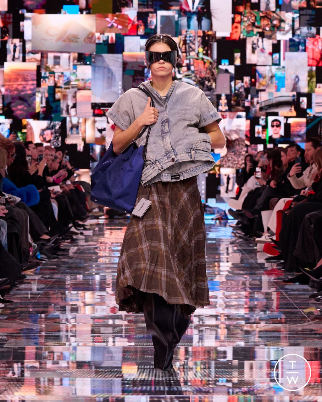 Fashion Week Paris Fall/Winter 2024 look 44 de la collection Balenciaga womenswear