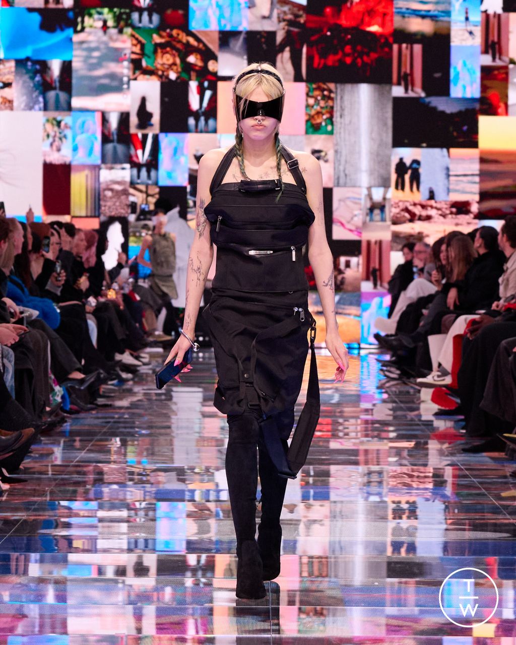 Fashion Week Paris Fall/Winter 2024 look 48 from the Balenciaga collection womenswear