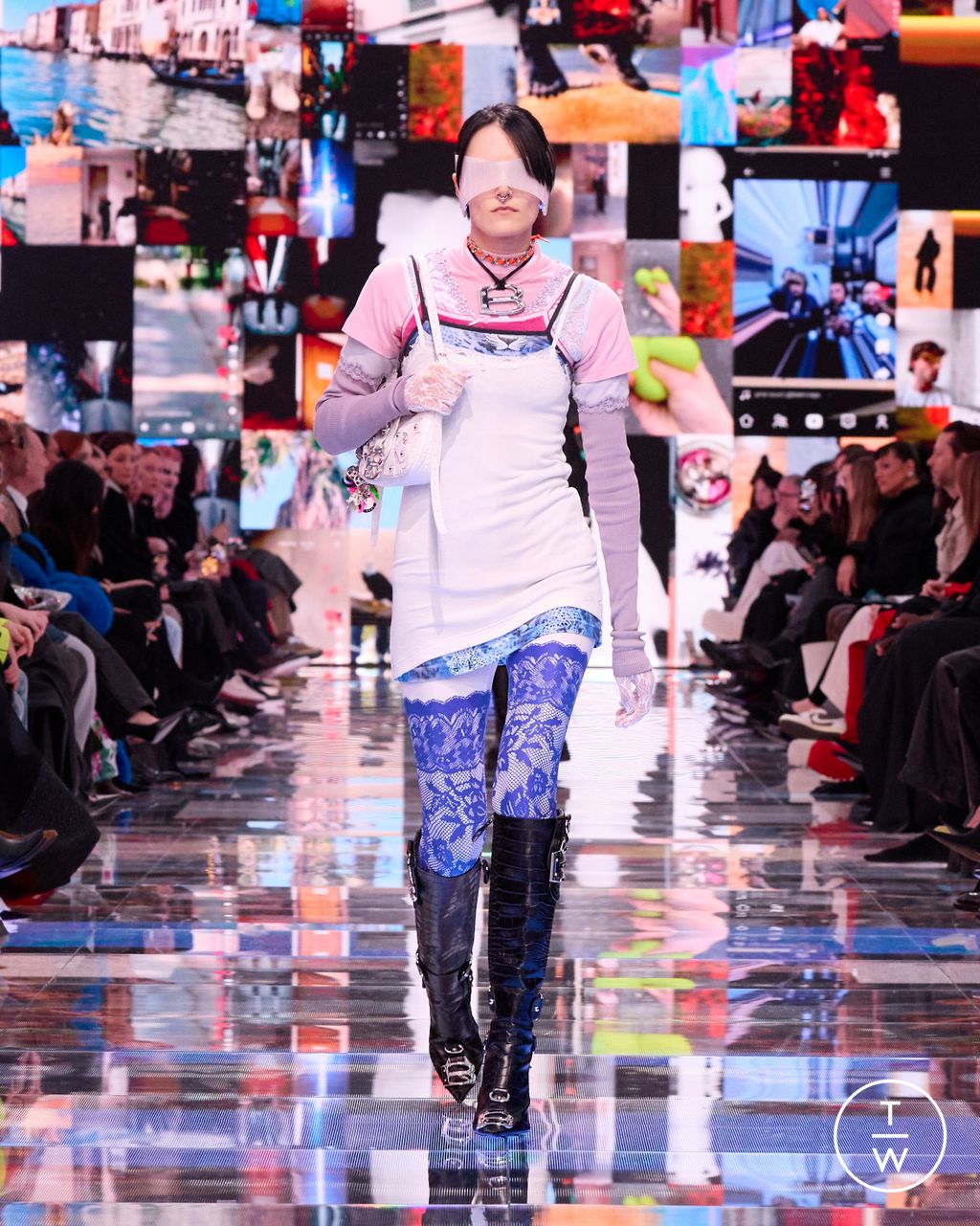 Fashion Week Paris Fall/Winter 2024 look 53 from the Balenciaga collection womenswear