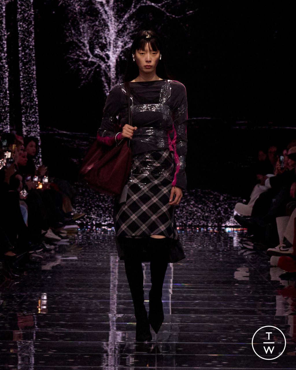 Fashion Week Paris Fall/Winter 2024 look 57 de la collection Balenciaga womenswear