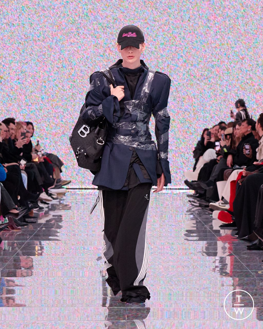 Fashion Week Paris Fall/Winter 2024 look 60 de la collection Balenciaga womenswear
