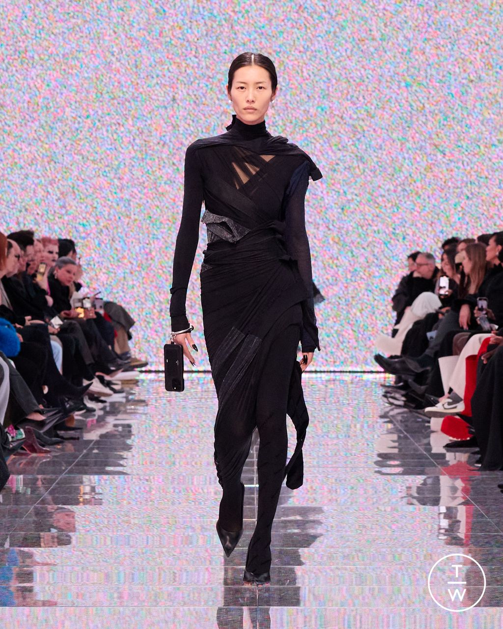 Fashion Week Paris Fall/Winter 2024 look 61 from the Balenciaga collection womenswear