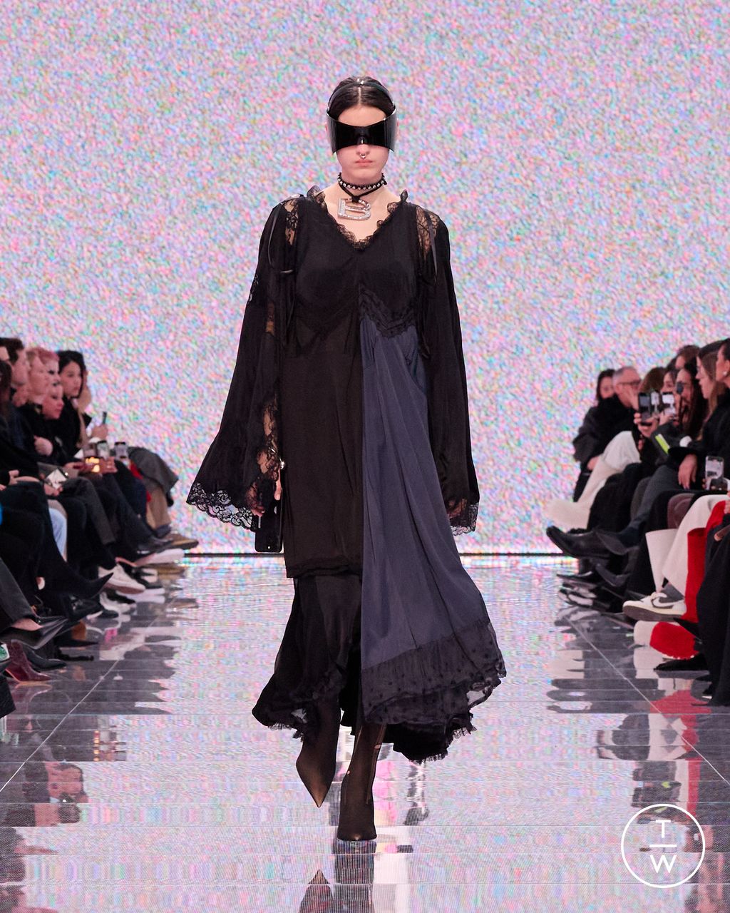 Fashion Week Paris Fall/Winter 2024 look 62 de la collection Balenciaga womenswear