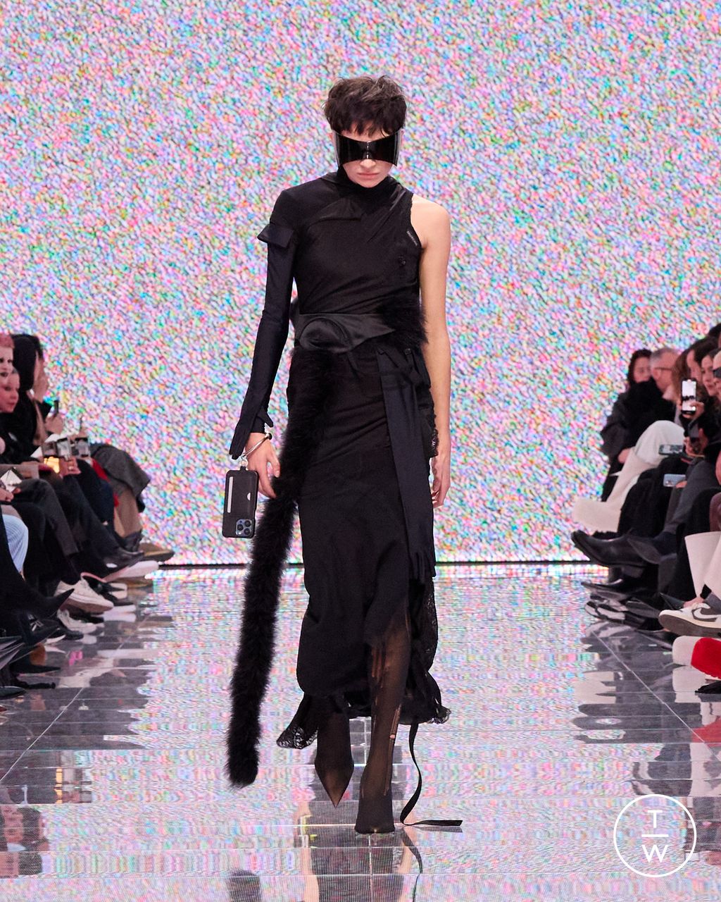 Fashion Week Paris Fall/Winter 2024 look 64 from the Balenciaga collection womenswear
