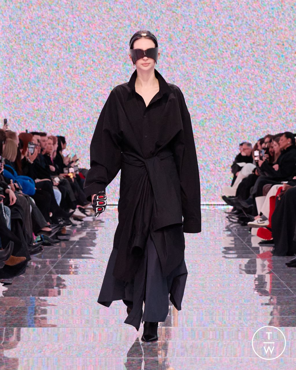 Fashion Week Paris Fall/Winter 2024 look 67 de la collection Balenciaga womenswear