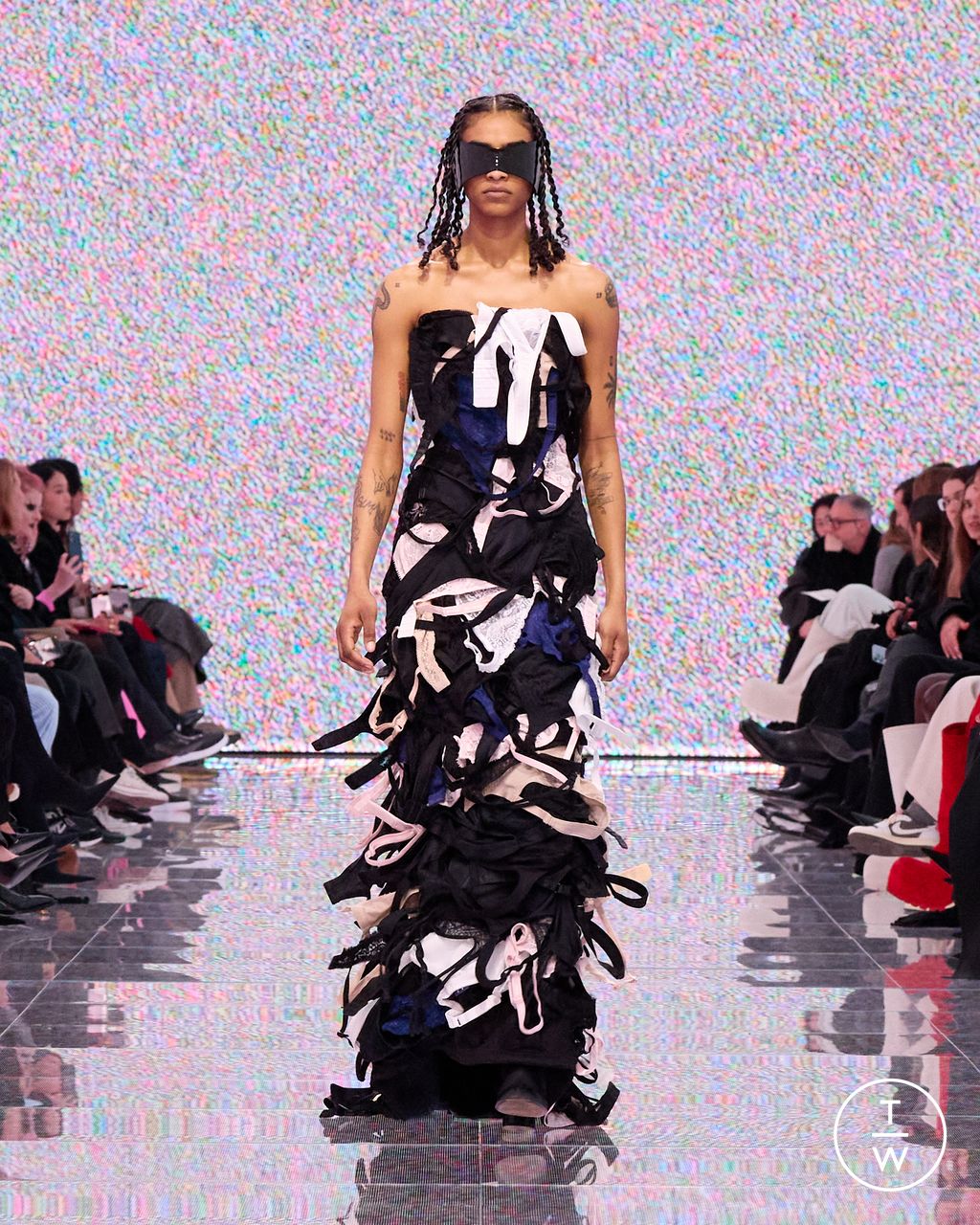 Fashion Week Paris Fall/Winter 2024 look 68 de la collection Balenciaga womenswear