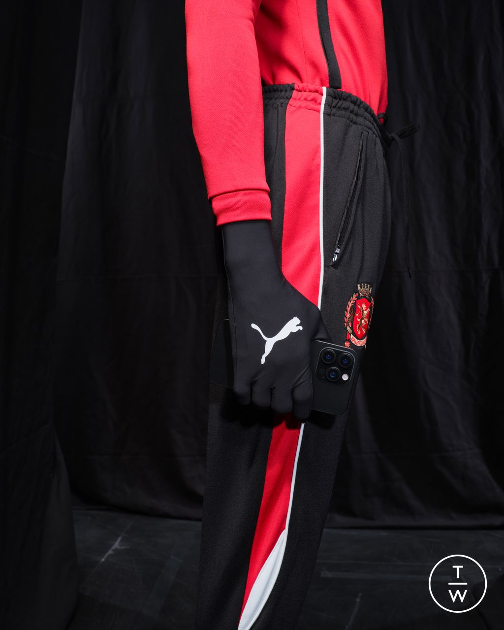 Fashion Week Paris Fall/Winter 2025 look 92 from the Balenciaga collection womenswear accessories