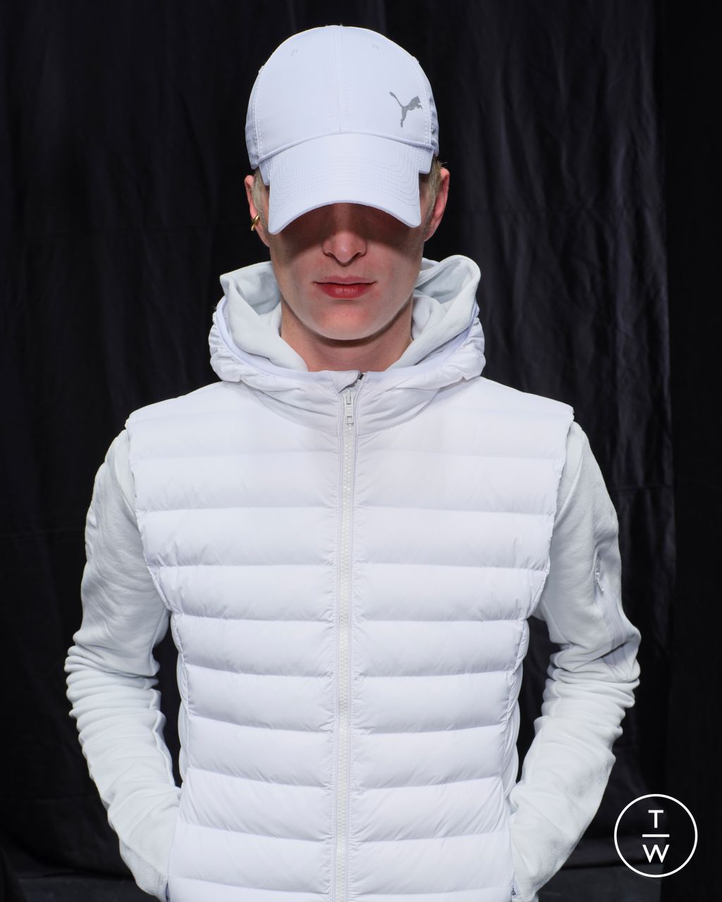 Fashion Week Paris Fall/Winter 2025 look 95 from the Balenciaga collection womenswear accessories