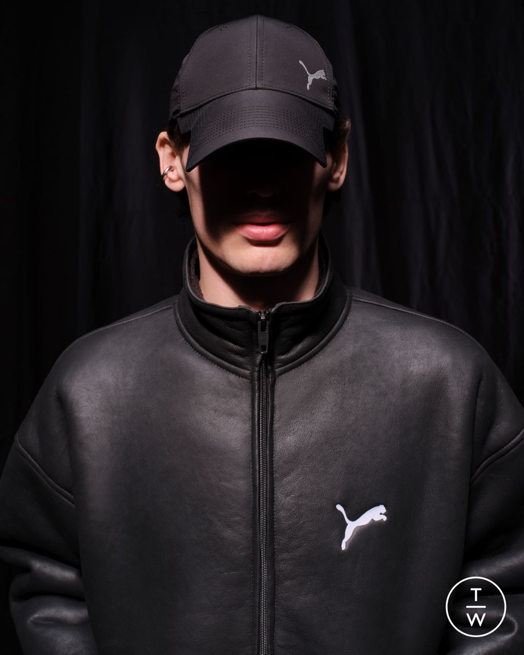 Fashion Week Paris Fall/Winter 2025 look 100 from the Balenciaga collection 女装配饰