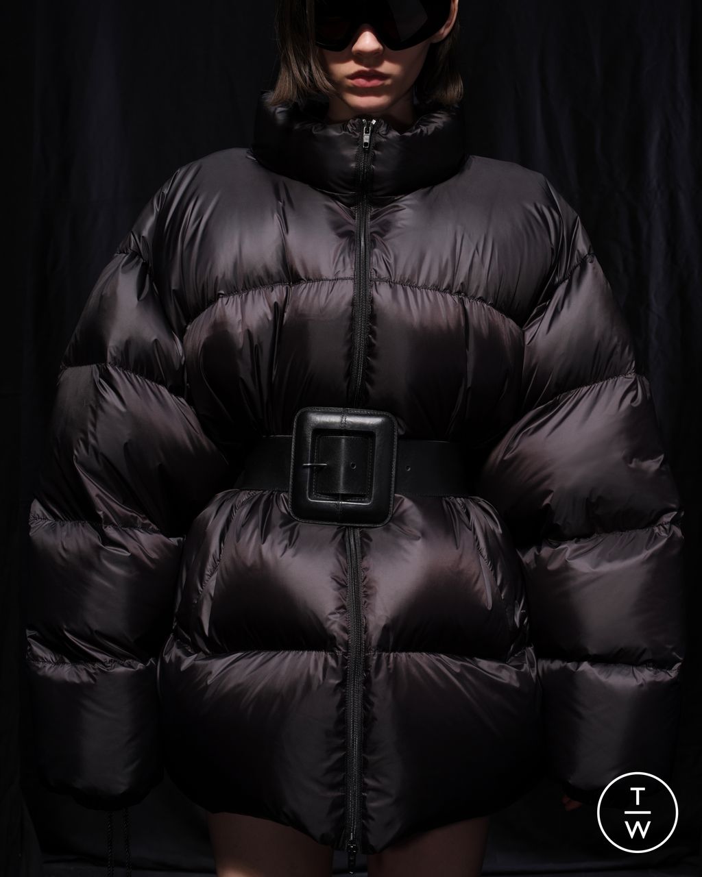 Fashion Week Paris Fall/Winter 2025 look 101 from the Balenciaga collection womenswear accessories