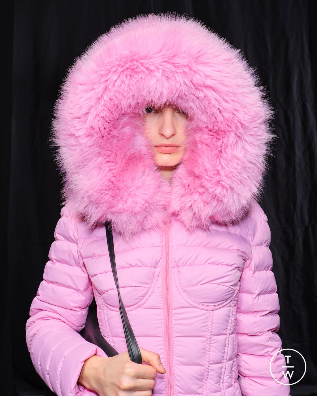 Fashion Week Paris Fall/Winter 2025 look 104 from the Balenciaga collection womenswear accessories