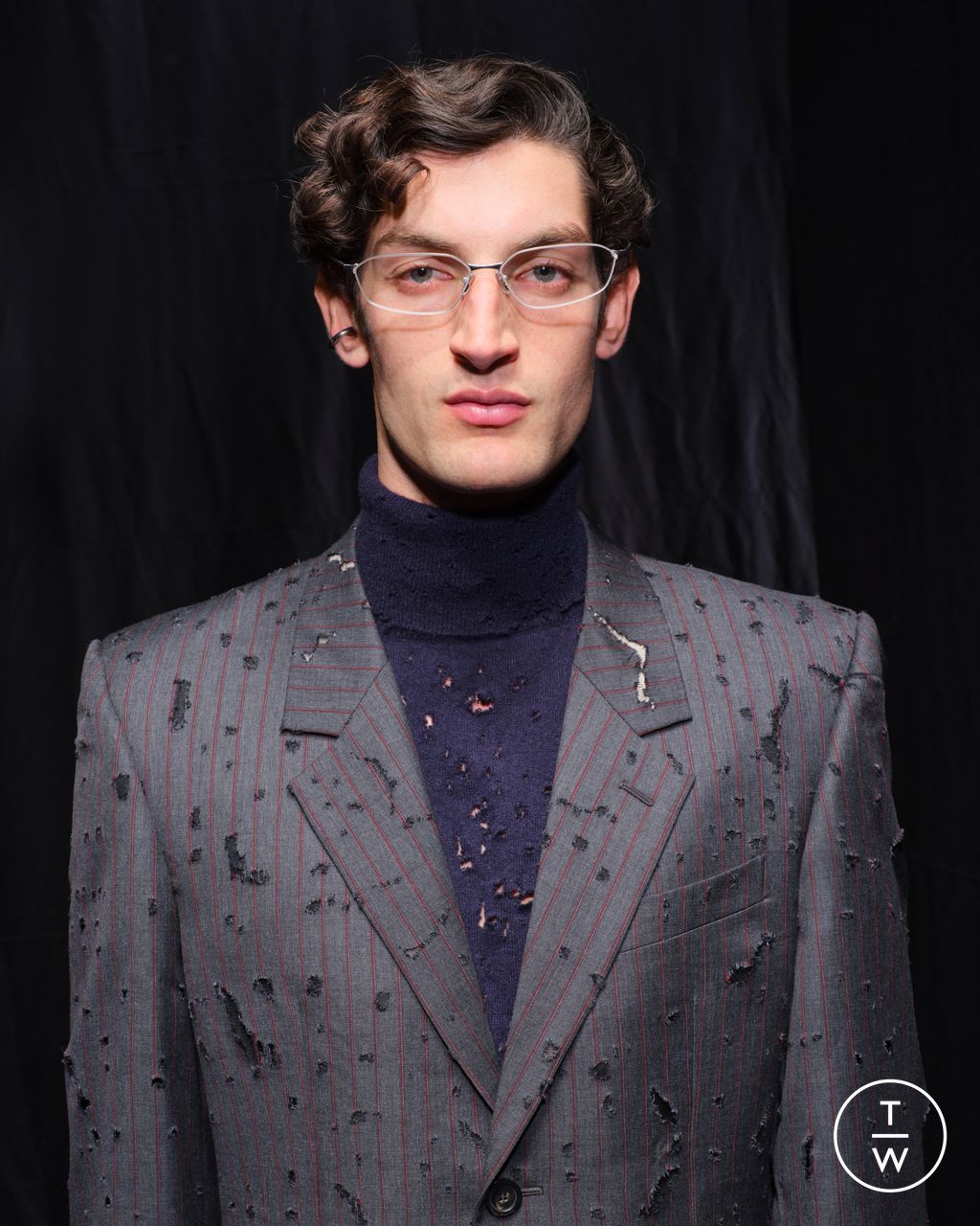 Fashion Week Paris Fall/Winter 2025 look 12 de la collection Balenciaga womenswear accessories