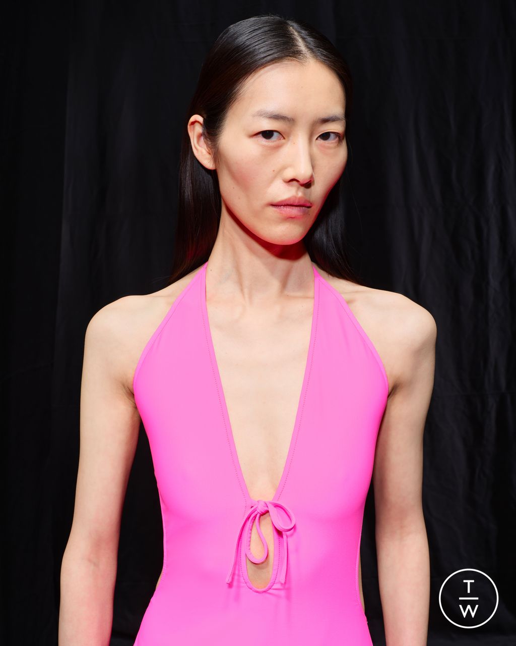 Fashion Week Paris Fall/Winter 2025 look 106 de la collection Balenciaga womenswear accessories