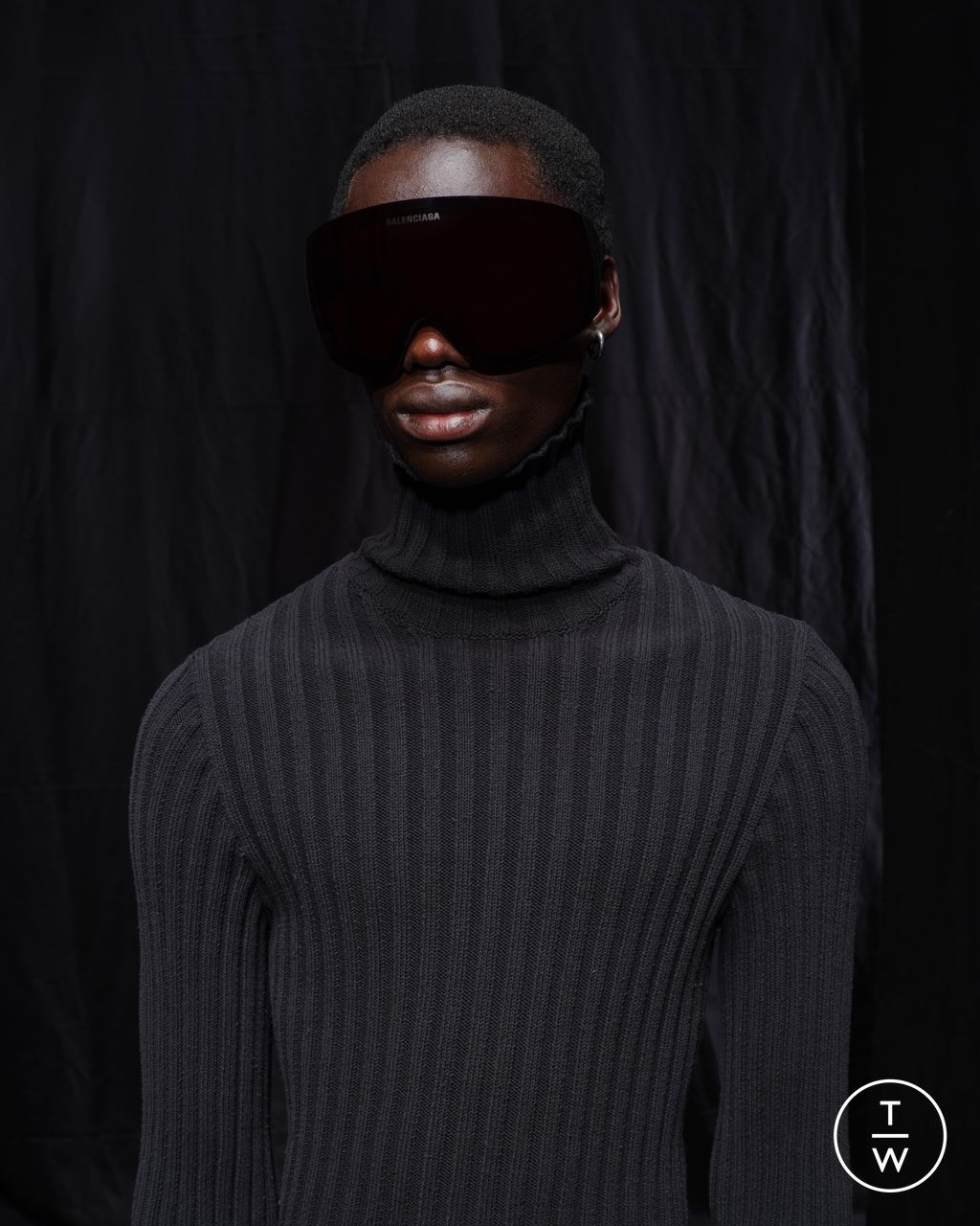 Fashion Week Paris Fall/Winter 2025 look 108 from the Balenciaga collection womenswear accessories