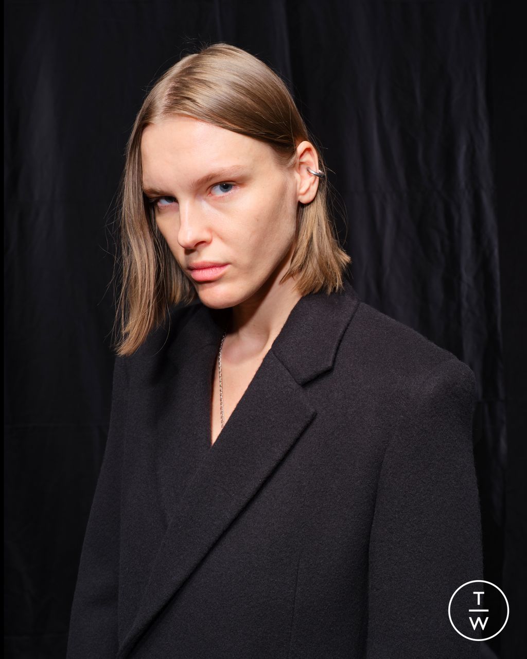 Fashion Week Paris Fall/Winter 2025 look 14 from the Balenciaga collection womenswear accessories