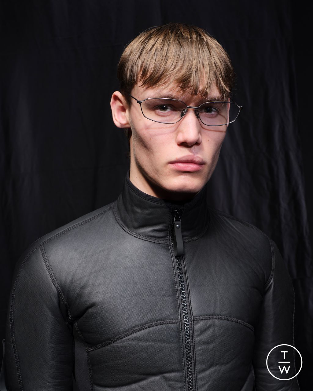 Fashion Week Paris Fall/Winter 2025 look 20 de la collection Balenciaga womenswear accessories