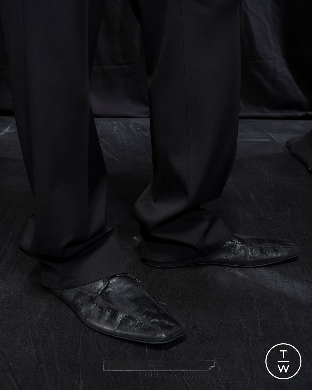 Fashion Week Paris Fall/Winter 2025 look 21 from the Balenciaga collection womenswear accessories