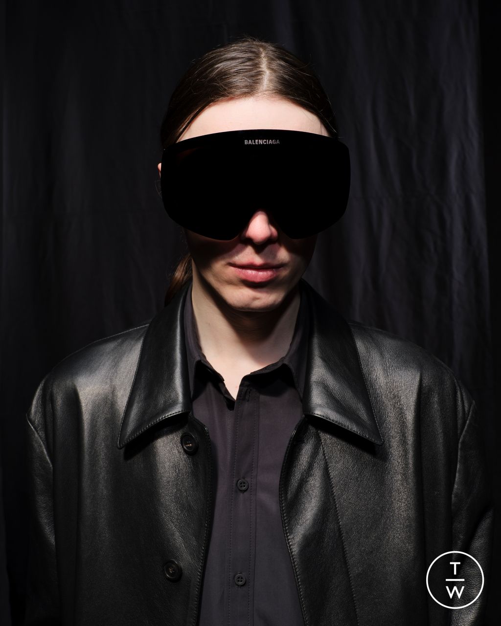 Fashion Week Paris Fall/Winter 2025 look 24 from the Balenciaga collection womenswear accessories