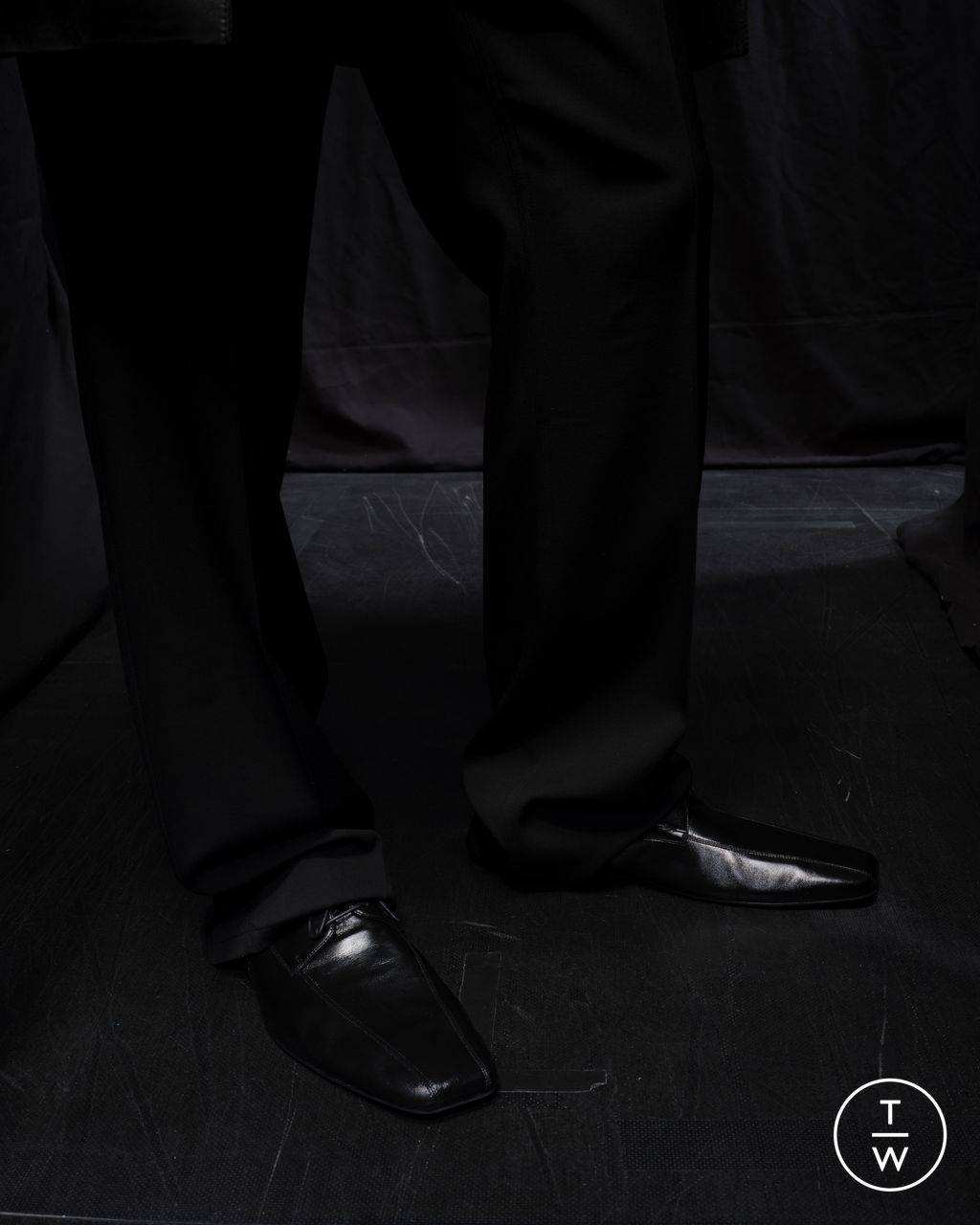 Fashion Week Paris Fall/Winter 2025 look 25 from the Balenciaga collection womenswear accessories